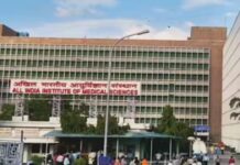 दिल्ली AIIMS के मदर एंड चाइल्ड ब्लॉक में लगी आग, दमकल की 10 गाड़ियां आग पर काबू पाने में जुटी aiims