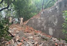 दिल्ली में बारिश बनी ‘जानलेवा’, दीवार गिरने से दो युवकों की हुई मौत delhi