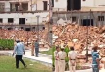 दिल्ली के दरियागंज में इमारत ढही, तीन की मौत, कई की तलाश जारी Delhi building collapse
