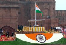 Independence Day 2025: जानें ध्वजारोहण और झंडा फहराने में क्या होता अतंर Independence Day 2025