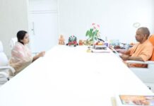 समाजवादी पार्टी से निष्कासन के बाद CM योगी से मिली पूजा पाल Pooja Pal meets Yogi Adityanath