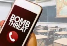 दिल्ली के दो स्कूलों को मिली बम से उड़ाने की धमकी दो स्कूलों को मिली बम से उड़ाने की धमकी