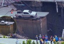 बैंकॉक में सड़क अचानक धंसी, 50 मीटर गहरा गड्ढा बना रोड Bangkok