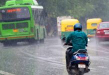 दिल्ली-एनसीआर में बदला मौसम का मिजाज, बारिश की फुहारों से मिली उसम और गर्मी से राहत