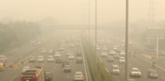 दिवाली से पहले दिल्ली की हवा में घुला जहर, कई जगहों पर AQI हुआ दमघोंटू
