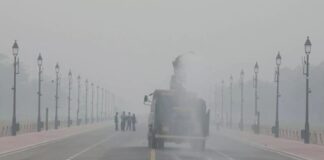 दिल्ली में नहीं सुधर रहे हवा के हालात, लगातार तीसरे दिन सबसे ज्यादा रहा AQI