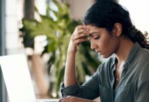 केवल ऑफिस का जिक्र और थक गए! Gen Z को सता रही बर्नआउट की नई बीमारी, वजह जानकर रह जाएंगे हैरान Just the mention of the office and they're already exhausted! Gen Z is suffering from a new burnout syndrome, and you'll be surprised to know the reason.