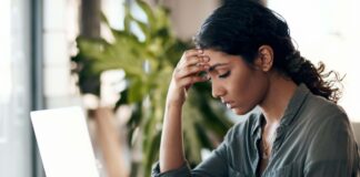 केवल ऑफिस का जिक्र और थक गए! Gen Z को सता रही बर्नआउट की नई बीमारी, वजह जानकर रह जाएंगे हैरान Just the mention of the office and they're already exhausted! Gen Z is suffering from a new burnout syndrome, and you'll be surprised to know the reason.