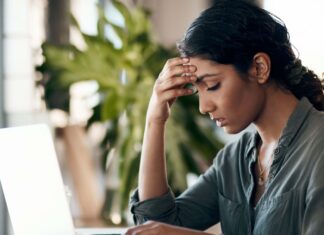 केवल ऑफिस का जिक्र और थक गए! Gen Z को सता रही बर्नआउट की नई बीमारी, वजह जानकर रह जाएंगे हैरान Just the mention of the office and they're already exhausted! Gen Z is suffering from a new burnout syndrome, and you'll be surprised to know the reason.