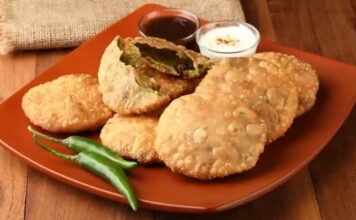 सर्दियों में घर पर बनाएं हलवाई जैसी बथुए की कचौड़ी, एक बार खाएंगे तो भूल नहीं पाएंगे Make these delicious bathua kachoris at home this winter, just like the ones from the sweet shop; you won't be able to forget the taste!