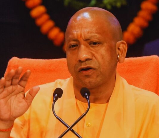 योगी आदित्यनाथ का बड़ा बयान- ‘पुलिस गोली न मारे तो क्या करे?’, अपराधियों पर सख्ती की नीति पर दिया करारा जवाब Yogi Adityanath makes a strong statement: 'What should the police do if they don't fire?', giving a firm response on the policy of taking strict action against criminals.