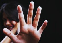 17 संदिग्धों का DNA टेस्ट, पिता ही निकला बेटी का आरोपी! मुंबई पुलिस ने किया गिरफ्तार DNA tests were conducted on 17 suspects, and the father turned out to be the one who assaulted his daughter! Mumbai Police have arrested him.