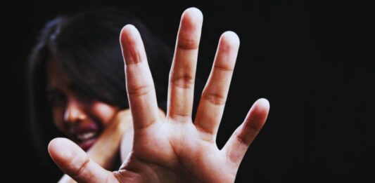 17 संदिग्धों का DNA टेस्ट, पिता ही निकला बेटी का आरोपी! मुंबई पुलिस ने किया गिरफ्तार DNA tests were conducted on 17 suspects, and the father turned out to be the one who assaulted his daughter! Mumbai Police have arrested him.