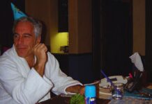 शॉकिंग क्लेम! जेफरी एपस्टीन की मौत फांसी से नहीं, गला घोंटने से हुई, अटॉप्सी डॉक्टर का दावा Shocking claim! Jeffrey Epstein died from strangulation, not hanging, claims autopsy doctor