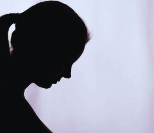 लखनऊ में टीचर की हैवानियत: 9वीं की नाबालिग से बार-बार रेप, प्रेग्नेंट होने पर कराया अबॉर्शन Lucknow teacher's brutality: 9th-grade minor repeatedly raped, forced to undergo abortion after becoming pregnant