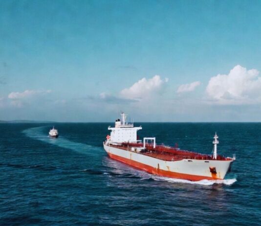 LPG संकट खत्म! होर्मुज स्ट्रेट पार कर 92 हजार टन गैस लेकर जहाज भारत पहुंचने को तैयार LPG crisis over! Ship carrying 92,000 tonnes of gas crosses the Strait of Hormuz and is ready to reach India.