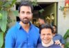 सोनू सूद से मिलने उनके वर्सोवा पहुंचे राजपाल यादव, गले मिलकर पपराजी को दिए पोज