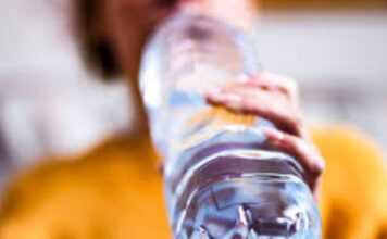 Overhydration Alert: ज्यादा पानी से बिगड़ सकता है शरीर का बैलेंस