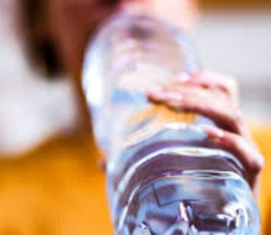 Overhydration Alert: ज्यादा पानी से बिगड़ सकता है शरीर का बैलेंस