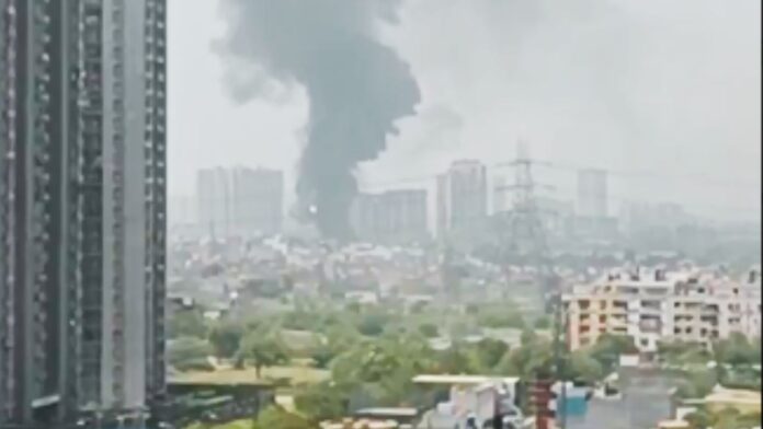 ghjgjh - 2026-04-16T143244.815 Massive Fire Breaks Out in Ghaziabad's Indirapuram; Smoke Engulfs the Entire Area