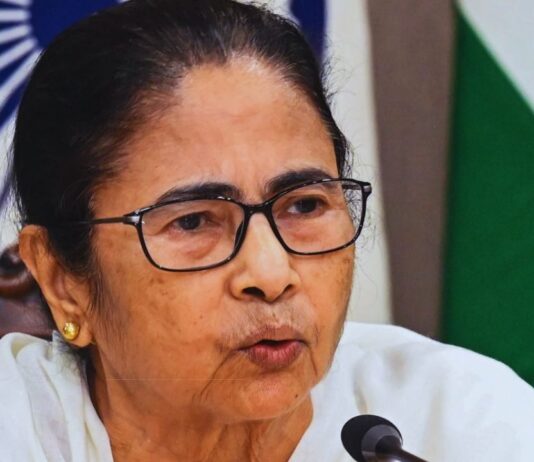 ‘बंगाल खत्म करने की साजिश’: ममता बनर्जी का BJP पर तीखा हमला, बोलीं- वोटर लिस्ट में हो रही हेराफेरी ‘Conspiracy to Destroy Bengal’: Mamata Banerjee Launches Sharp Attack on BJP, Alleges Manipulation of Voter Lists
