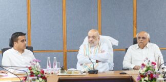 घुसपैठियों से बदलती जनसांख्यिकी पर केंद्र का बड़ा एक्शन, अमित शाह ने गठित किया जांच पैनल Amit Shah Central government Takes Major Action on Changing Demographics Caused by Infiltrators