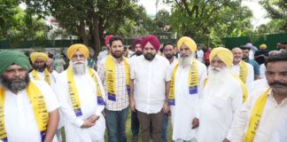 बेअदबी विरोधी सख्त कानून से अकाली दल और कांग्रेस के सैकड़ों नेता हुए प्रभावित, जॉइन की आम आदमी पार्टी Punjab Aam Aadmi Party