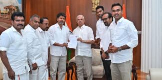 विजय ने तमिलनाडु के राज्यपाल से मिल सरकार बनाने का दावा किया पेश