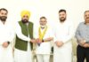 भगवंत मान की मौजूदगी में अनिल सेठी ने थामा AAP का दामन Anil Sethi joins AAP in presence of Bhagwant Mann