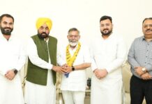 भगवंत मान की मौजूदगी में अनिल सेठी ने थामा AAP का दामन Anil Sethi joins AAP in presence of Bhagwant Mann
