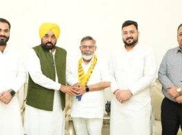 भगवंत मान की मौजूदगी में अनिल सेठी ने थामा AAP का दामन Anil Sethi joins AAP in presence of Bhagwant Mann