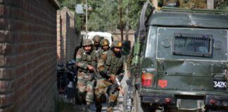 जम्मू और कश्मीर के राजौरी में जवानों की आतंकियों से मुठभेड़