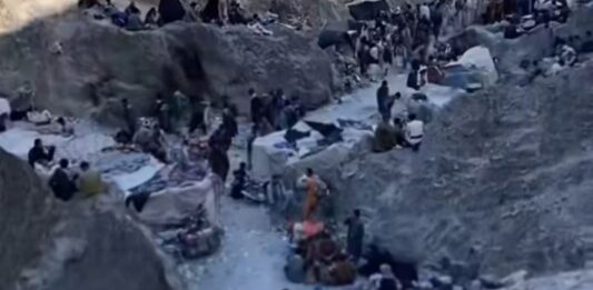 पाकिस्तान से अफगानिस्तान लौट रहा शरणार्थियों से भरा ट्रक दुर्घटनाग्रस्त, 18 लोगों की मौत Afghanistan news, Pakistan
