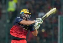रायपुर में RCB का देसी अंदाज, छत्तीसगढ़ी रंग में रंगे कोहली एंड कंपनी, वीडियो मचा रहा धमाल IPL tadka Chhattisgarhi became RCB player in Raipur viral video won hearts