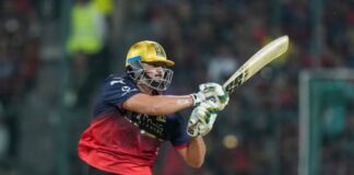 रायपुर में RCB का देसी अंदाज, छत्तीसगढ़ी रंग में रंगे कोहली एंड कंपनी, वीडियो मचा रहा धमाल IPL tadka Chhattisgarhi became RCB player in Raipur viral video won hearts