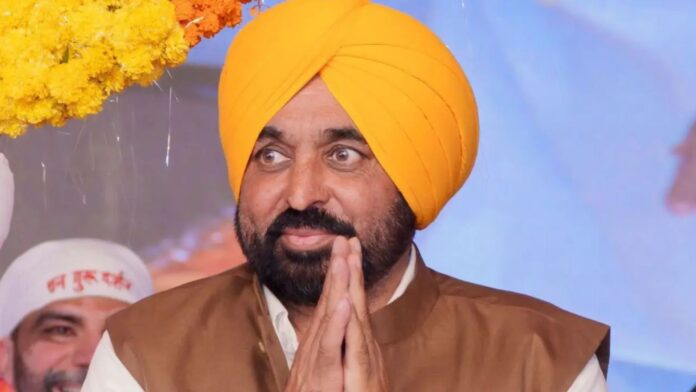 Chief Minister's Health Scheme has become a boon for patients aged 40 to 90+, even a 98-year-old has benefited from it. Chief Minister's Health Scheme has become a boon for patients aged 40 to 90+, even a 98-year-old has benefited from it.