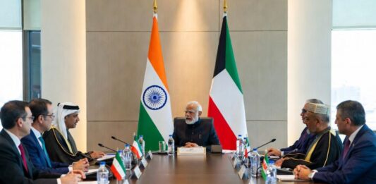 मिडिल ईस्ट में बढ़ते संकट के बीच PM मोदी का बड़ा कूटनीतिक कदम, कुवैत के अमीर से की बातचीत Amidst war like conditions in West Asia PM Modi held a significant telephonic conversation with the Emir of Kuwait