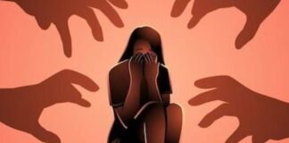 दो युवकों ने मदद के बहाने फंसाया, बेहोश कर महिला से सामूहिक दुष्कर्म का आरोप Two youths accused of gang raping a woman after rendering her unconscious under the pretext of offering help