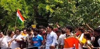 जंतर-मंतर पर छात्रों के प्रदर्शन में पहुंचे कॉकरोच जनता पार्टी के फाउंडर अभिजीत दिपके CJP Protest