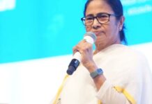 TMC में कलह, 20 से अधिक सांसदों ने ओम बिरला को लिखा पत्र Mamta Benerjee