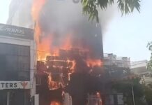 लखनऊ के कोचिंग सेंटर में लगी भीषण आग, कई लोगों के फंसे होने की आशंका Massive fire breaks out coaching center Lucknow several people feared trapped