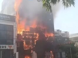 लखनऊ के कोचिंग सेंटर में लगी भीषण आग, कई लोगों के फंसे होने की आशंका Massive fire breaks out coaching center Lucknow several people feared trapped