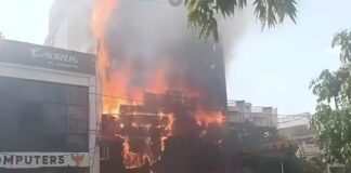 लखनऊ के कोचिंग सेंटर में लगी भीषण आग, कई लोगों के फंसे होने की आशंका Massive fire breaks out coaching center Lucknow several people feared trapped