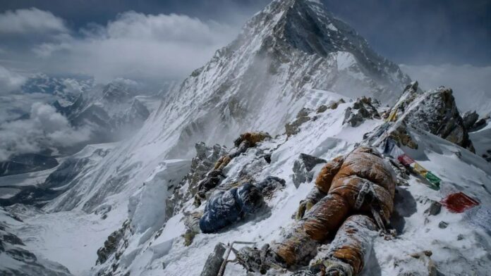 Everest's death zone, where bodies become landmarks, why is it impossible to bring them back Everest's death zone, where bodies become landmarks, why is it impossible to bring them back