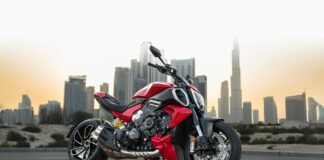 Ducati Diavel V4 Black Roadster हुई लॉन्च, ₹30 लाख में मिलेगी सुपरबाइक का दमदार अनुभव Five-storey building collapses in Delhi's Rohini amidst heavy rain; fears that several people are trapped.
