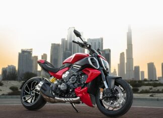 Ducati Diavel V4 Black Roadster हुई लॉन्च, ₹30 लाख में मिलेगी सुपरबाइक का दमदार अनुभव Five-storey building collapses in Delhi's Rohini amidst heavy rain; fears that several people are trapped.