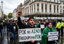 लंदन में हाई कमीशन के बाहर PoK को लेकर जोरदार प्रदर्शन, ‘आजादी’ के नारों से गूंजा इलाका Massive protest over PoK outside the High Commission in London area echoes with slogans of Azadi