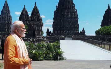 प्रम्बानन मंदिर पहुंचे PM मोदी, ‘ॐ नमः शिवाय’ के जयघोष के बीच सामने आया वीडियो PM Modi reached Prambanan temple video surfaced amid chants of Om Namah Shivay