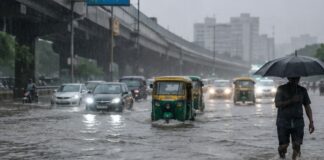 दिल्ली से गुजरात तक मूसलाधार बारिश का कहर, यूपी में 19 की जान गई; 17 राज्यों में रेड अलर्ट Monsoon rains