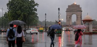 दिल्ली-NCR में आज भी छाए रहेंगे बादल, 18 राज्यों में भारी बारिश का अलर्ट Weather Update